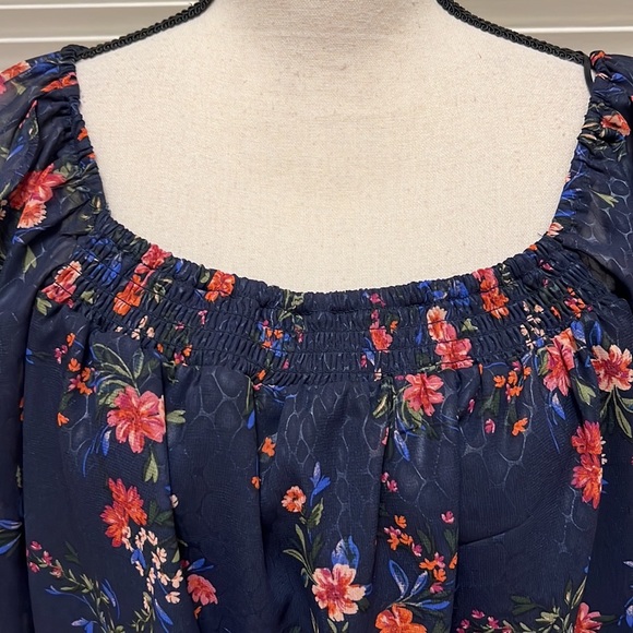 28. Love & Piece Boho Cropped Top in Floral - Picture 3 of 10